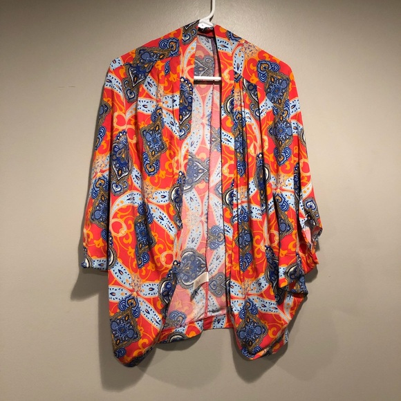 Francesca's Collections Sweaters - Francesca’s somerville paisley kimono